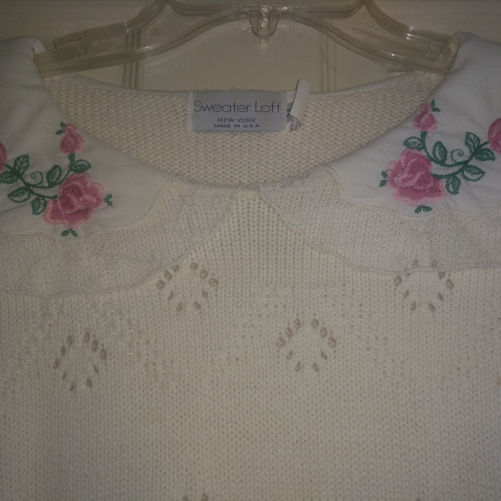 Sweater-Short Sleeve-w/ Roses - Picture 3 of 3